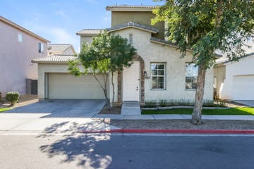 5317 W Raymond St Phoenix, AZ 85043